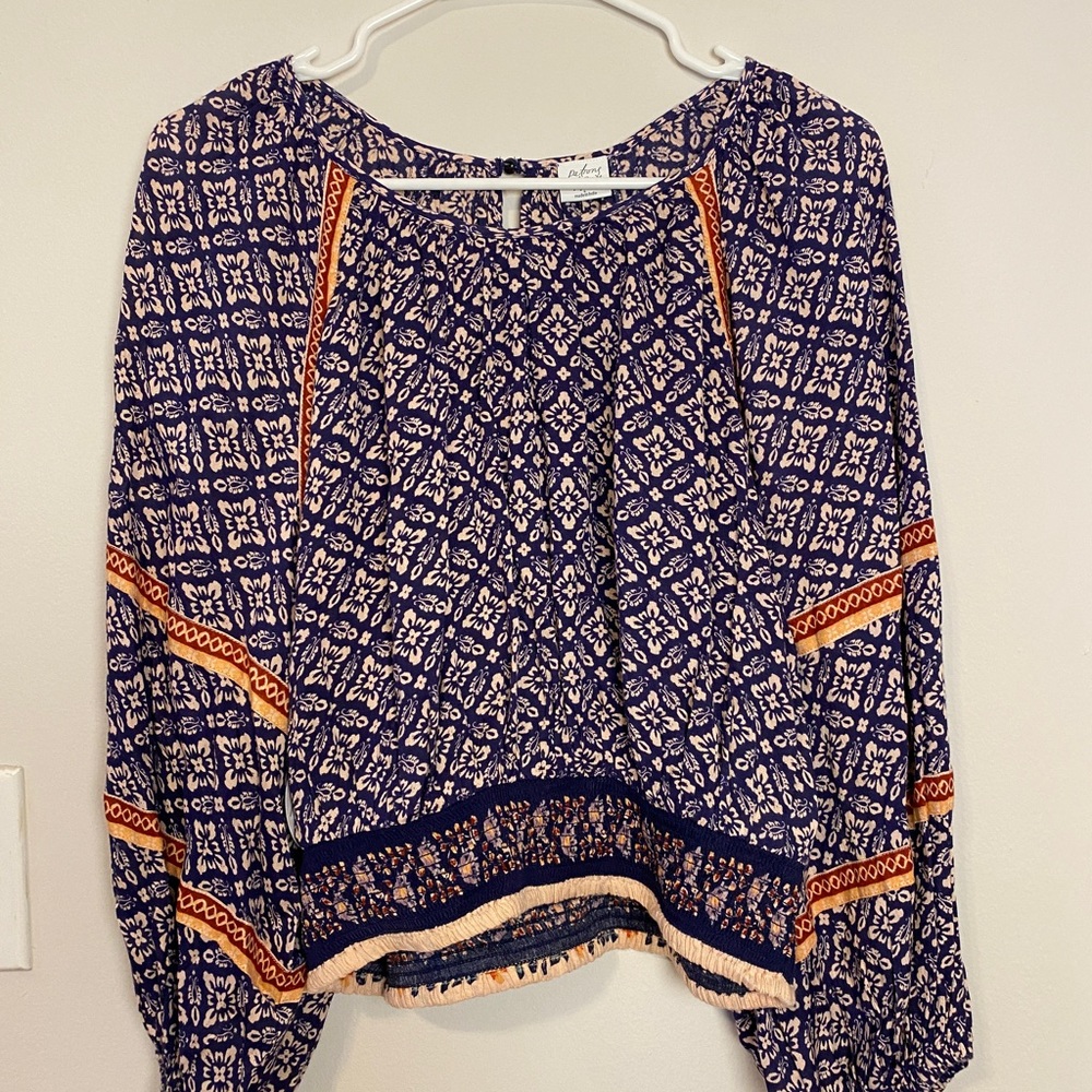 Patterned blouse, slightly cropped, NWT